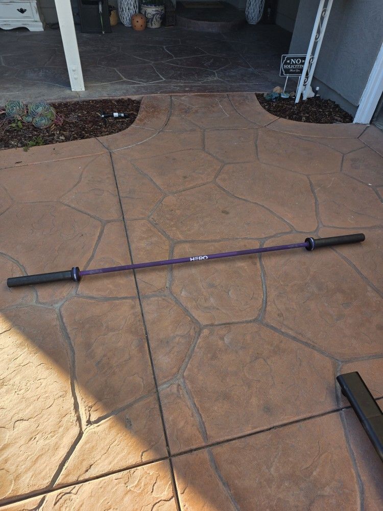 Hero 35 lb Women's Olympic Barbell – Excellent Condition