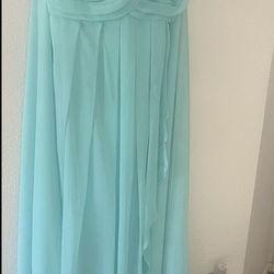 New spa light green strapless dress Great for wedding / formal event /prom or any ocasión Size 14 from David’s bridal