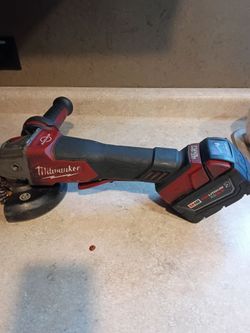 Graina Milwaukee fuel pila 5ah no cargador la tengo en Donna
