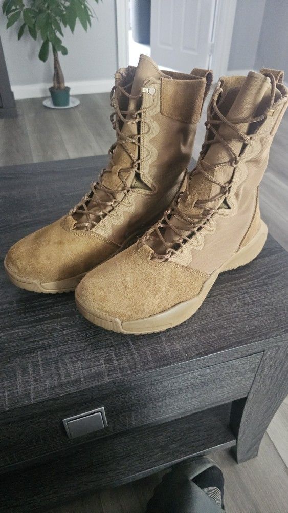 NIKE SFB B2 Tactical Military Boots