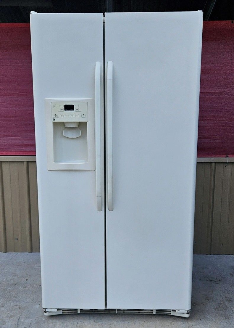 🔆🇺🇸☆GE☆🇺🇸🔆 Bisque S-by-S Fridge in Perfect Condition 
