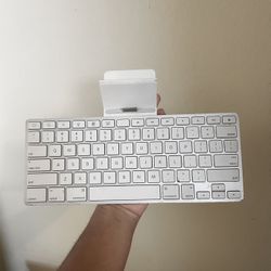 Apple Keyboard Dock for iPad – Classic Charging Station + Keyboard