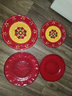 Le Cadeaux Plates