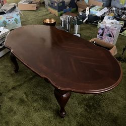 Vintage Solid Wood Coffee Table – Queen Anne Style – Elegant Curved Legs