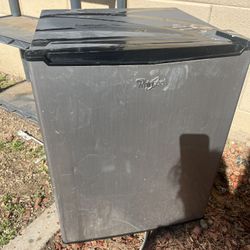 Whirlpool Mini Fridge 