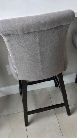 Countertop height barstool