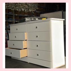 Dresser / Eight drawers dresser