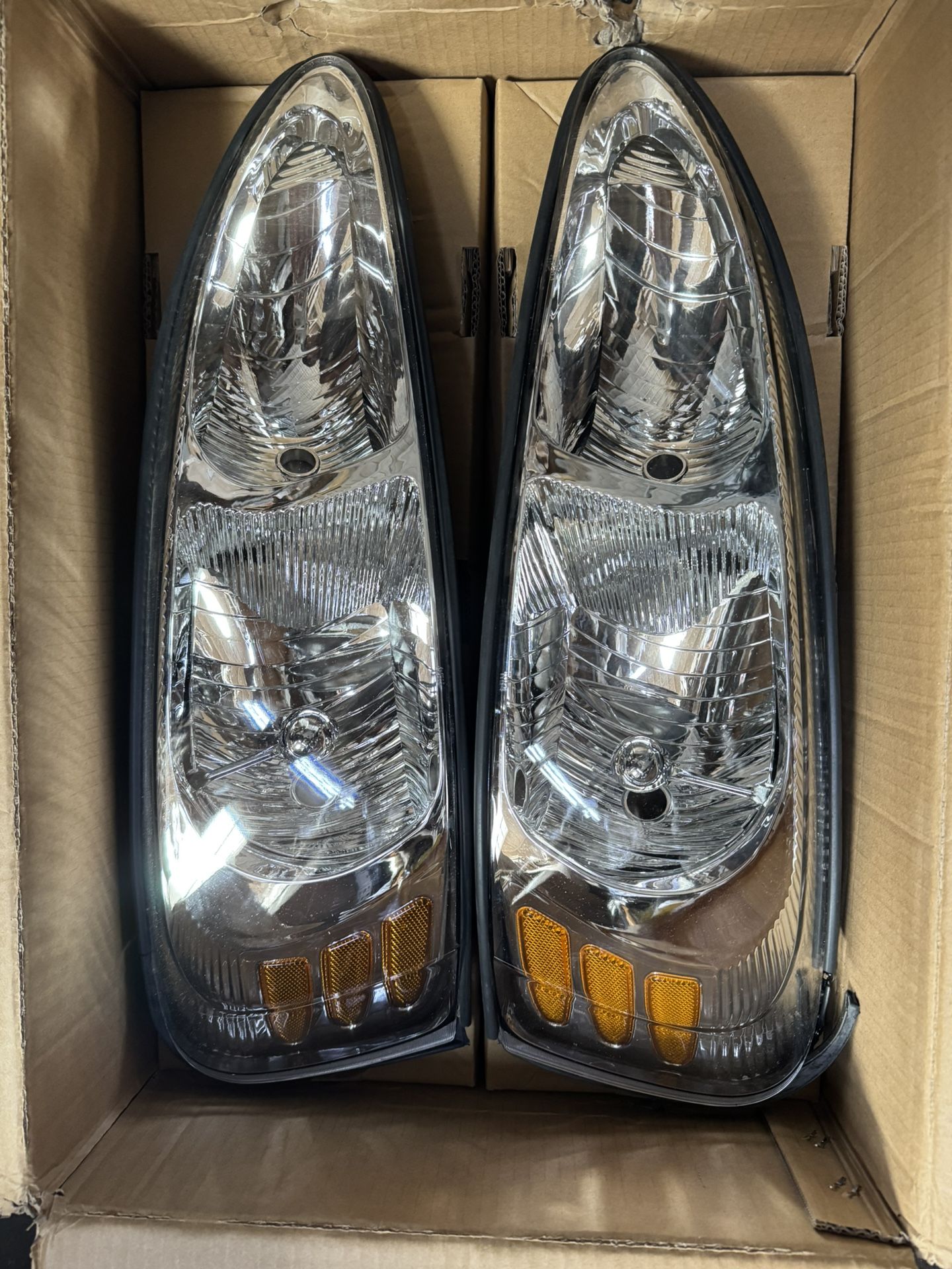 LA Zona Auto Parts 2004 To 2008 Pontiac Grand Prix Headlights Luces Micas Calaveras Faros Focos Lights Luz