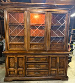 Solid Oak Dining Room Set – Table, 6 Chairs & Lighted China Cabinet