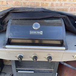 SAVOR PRO 3-BURNER PROPANE GRILL