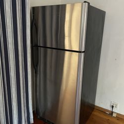KENMORE STAINLESS STEAL REFRIGERATOR FREEZER ON TOP CLEAN WORK PERFECT SENIOR OWNED DOWNSIZING 