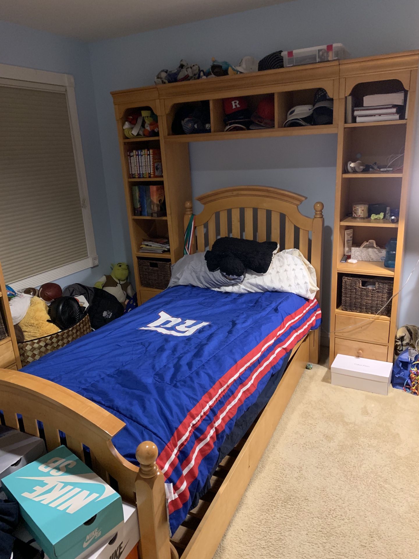 Stanley Young America Twin Bed With Bookshelf Headboard, Dresser And