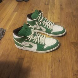 Jordan 1 Mids "Lucky Green" Size 11