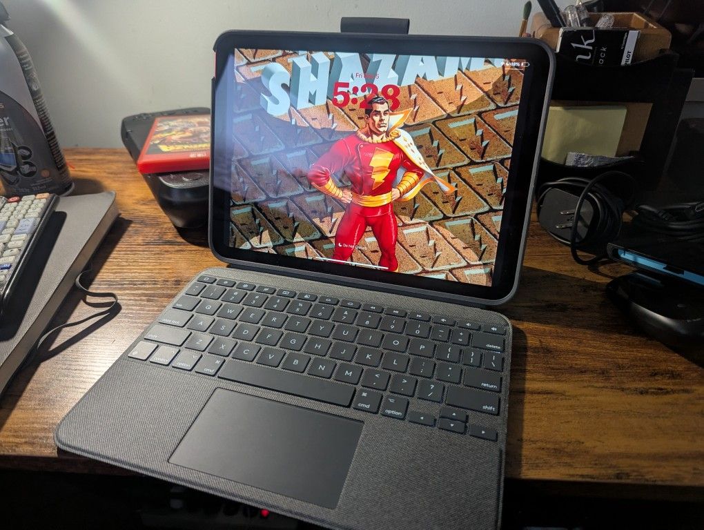 iPad, Case And Apple Pencil