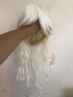 White Wig/platinum blonde