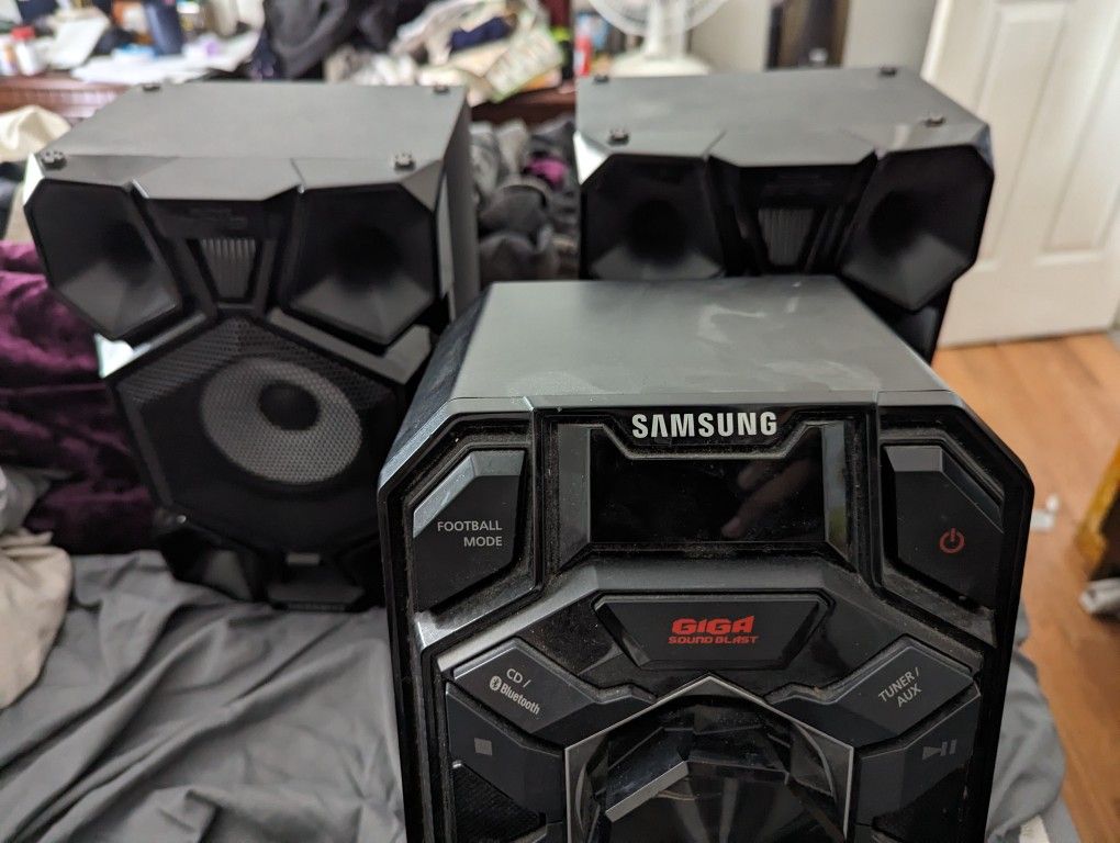 Samsung Giga Sound Blaster Speakers
