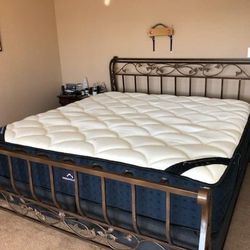 Dreamcloud Queen Size Mattress- Like New!