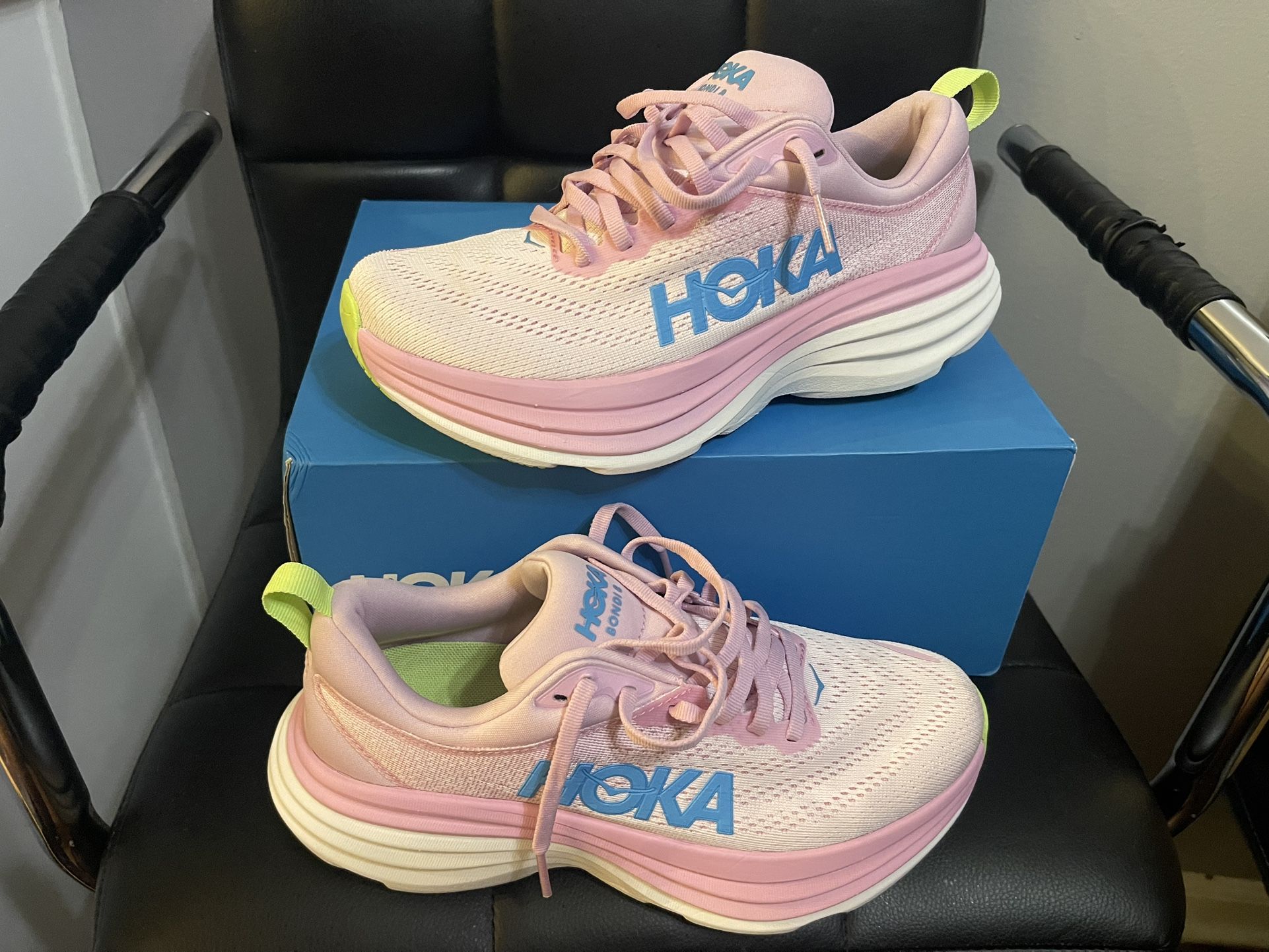 Hoka Bondi 8/ Size 7B Women’s $95
