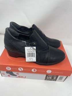 Women’s Shoes Size 9