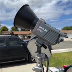 2x Amaran 200x, 1x Amaran 100x, 2 Soft Box, 3 Stands 