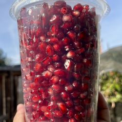 32oz of Pomegranate Seeds