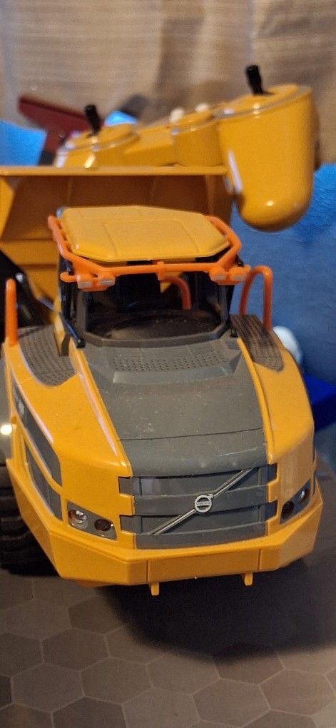 Volvo Articulated Hauler RC