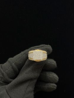💎 1 Carat Natural Diamond Ring 💎  Clean rectangular bussdown design flooded with natural diamonds and set in solid 10K gold
