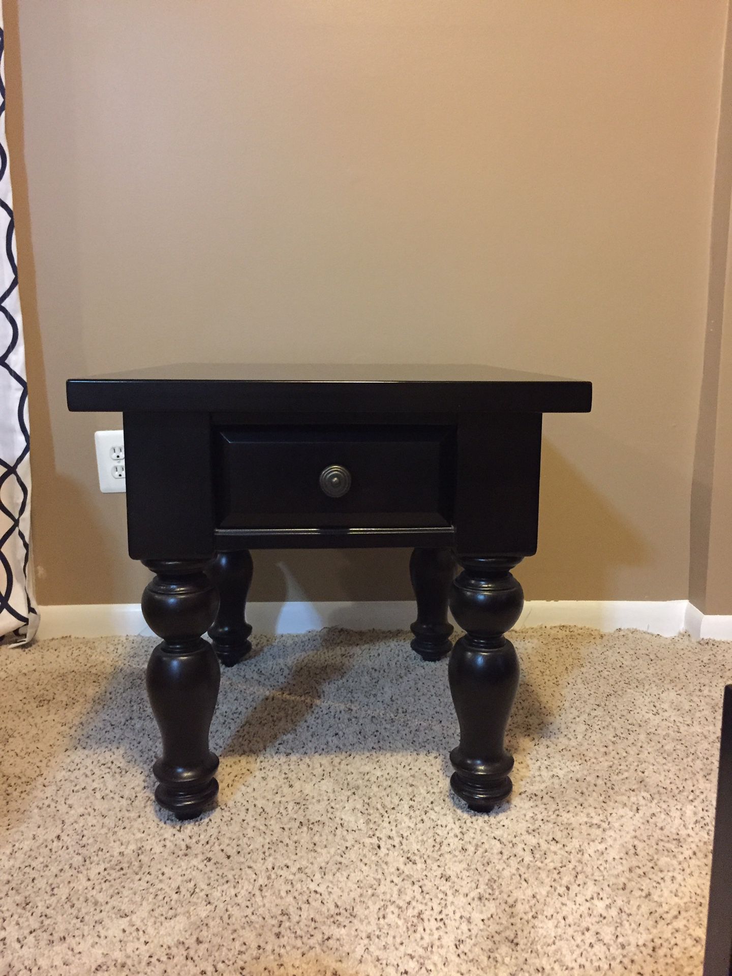 Broyhill end table/night stand