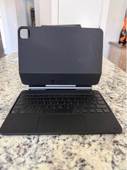 Black iPad Air 11” ESR Keyboard Case