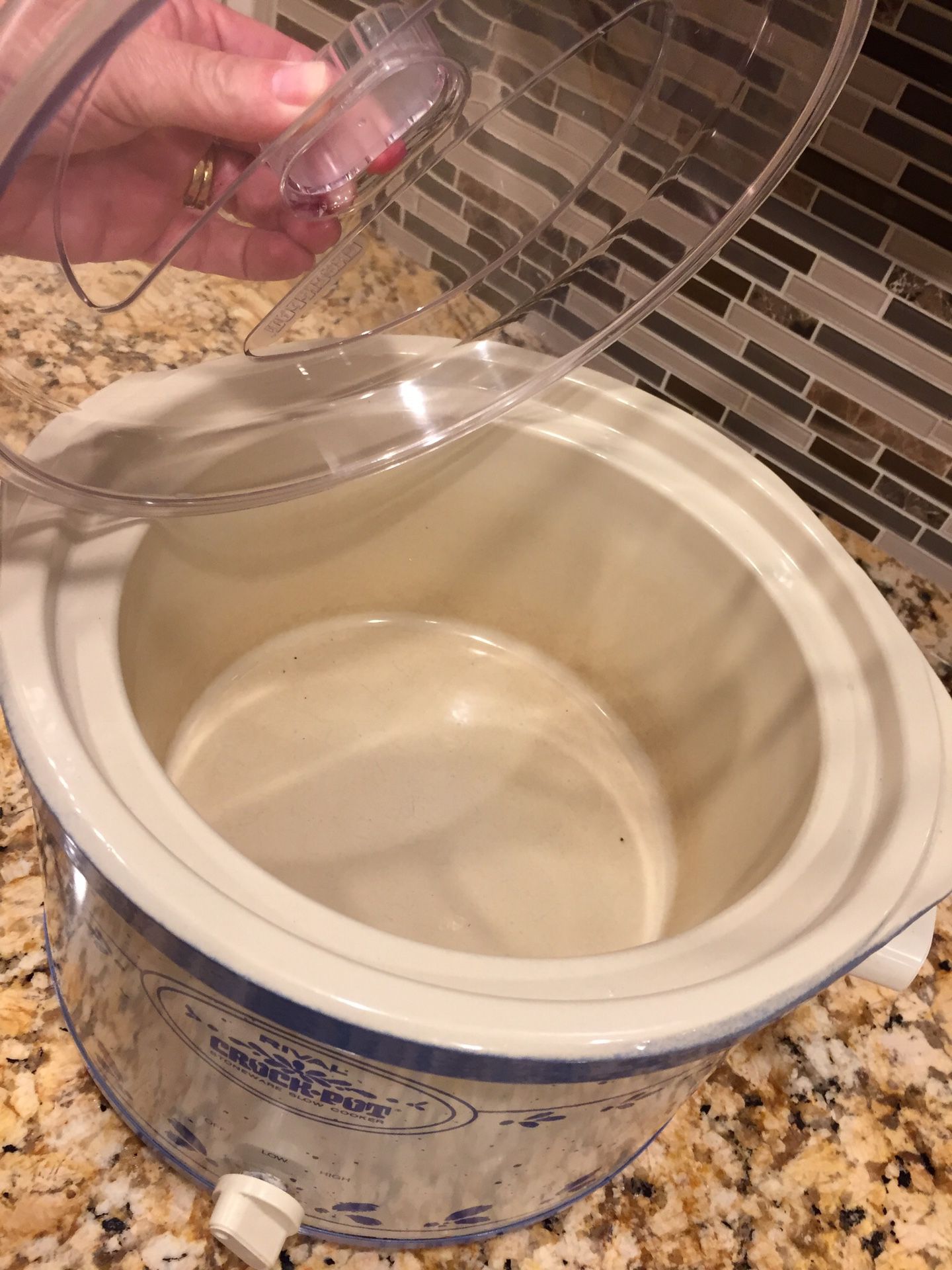 Crockpot 2.5 Quart Replacement Two Compartment Stoneware for Sale in  Hanford, CA - OfferUp