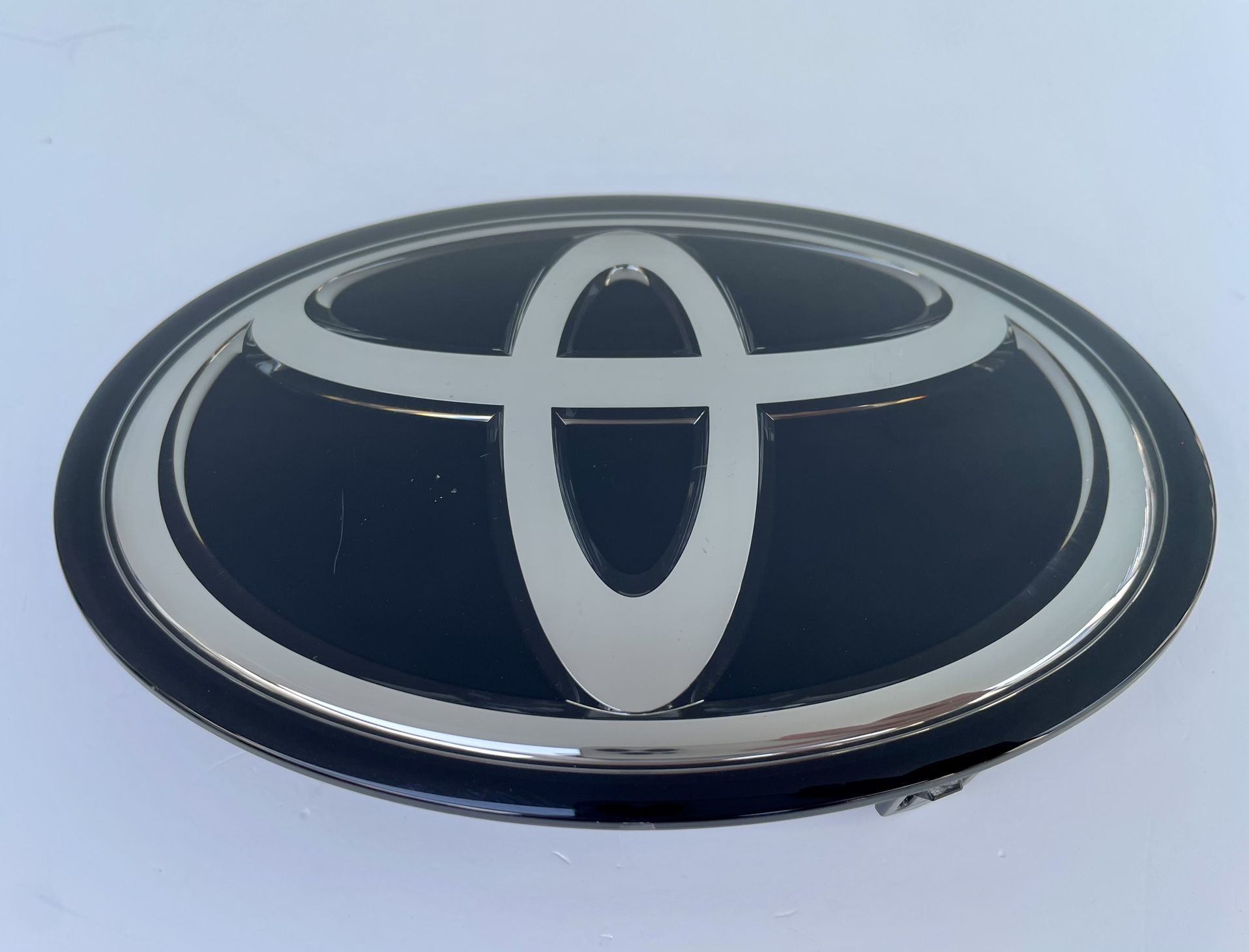 Toyota 2018-2023 RAV4 Highlander Front Grille Emblem OEM 53141-42030