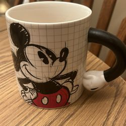 Disney Black & Red Mickey Mouse 3D Hand Glove Handle Large Ceramic Mug 20 oz  Small chip on bottom rim - see photos