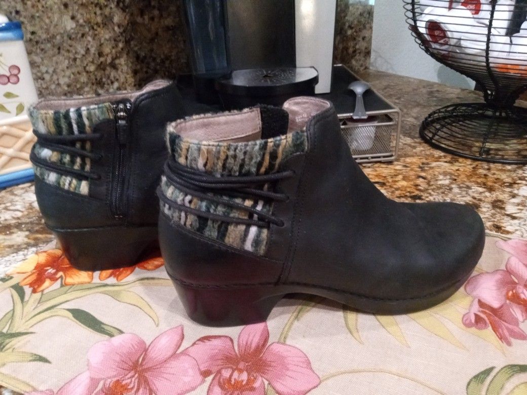 DANSKO LOW BOOTS WOMEN'S SIZE 11
