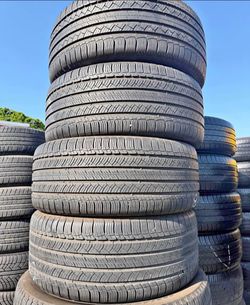 255/45/20 pirelli 📍📍 Vendo un set de llantas con 80% de vida las 4 📍🌟
