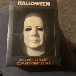 Halloween 30th Anniversary Commemorative Set
