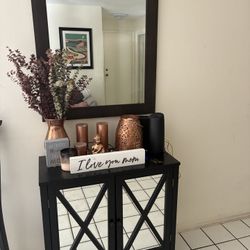Mirror And Hallway Table With Storage