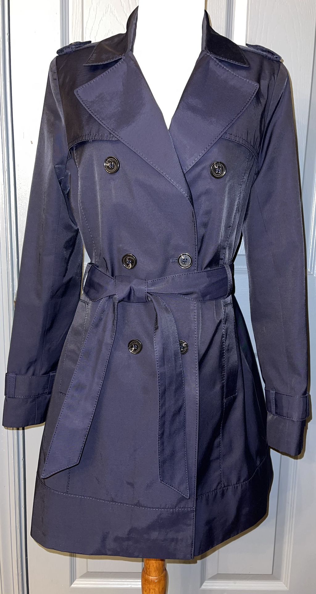 Tommy Hilfiger Women's Navy Blue Double Breasted Trench Coat.