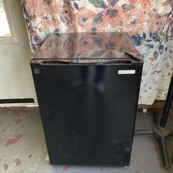 mini fridge 