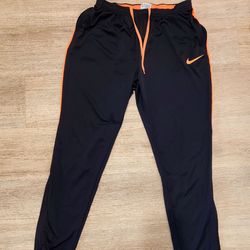 Nike Dri-Fit Soccer Training Slim-Fit Pant Elastic Waist with Drawstring
Slim-Fit, Fabric: 100% polyester, Two Sides Zip pockets for storage, Zipped L