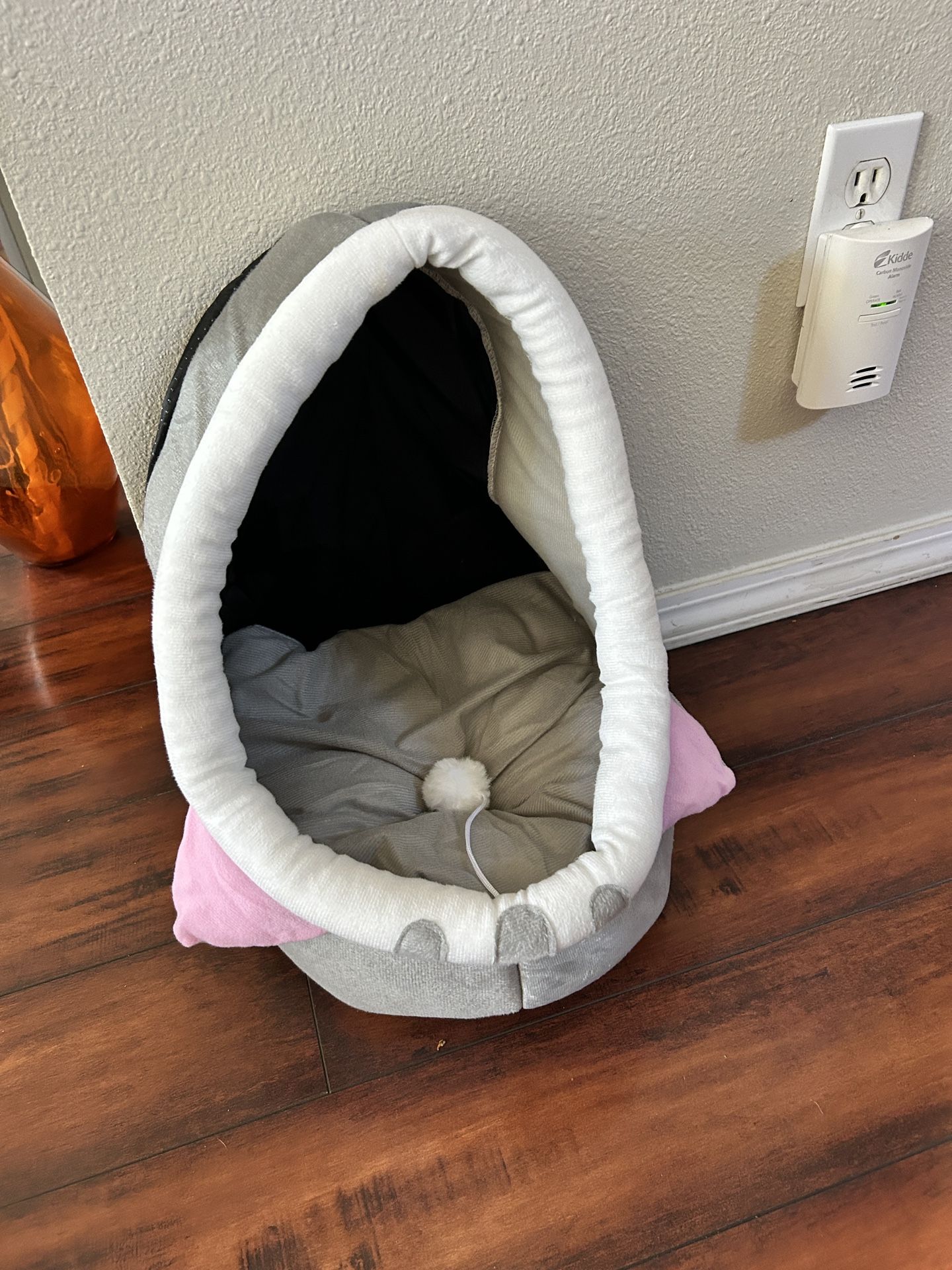 Cat Bed Brand New 