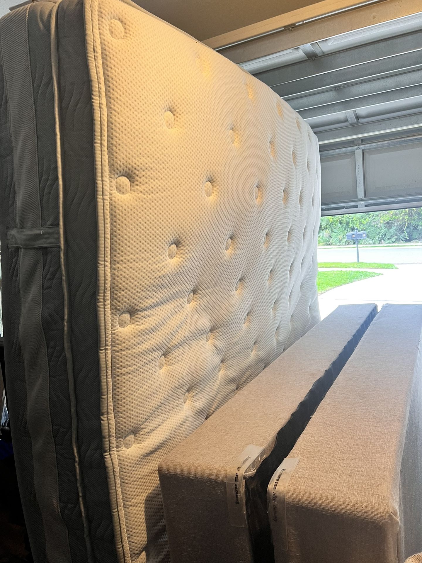 King Bed / Mattress & Box Spring