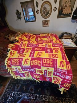 Original USC Trojans Large Fleece Blanket For Home Or Stadium Use ! Stay Warm This Winter! New & Never Used !