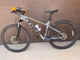 Trek Marlin 6—Large—29” MTB
