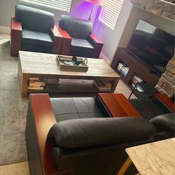 4 Chairs Available - Price Each Based on each Chair. Southern Highlands Area Vegas - Executive Guest Chairs with a "Club" or "Lounge" design