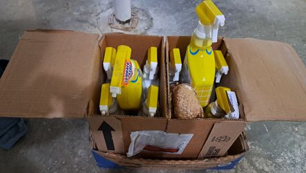 Lemon Scent Commercial ScrubFree Sink & Bathroom Cleaners With OxiClean 32Oz X 9 Spray Bottles. 