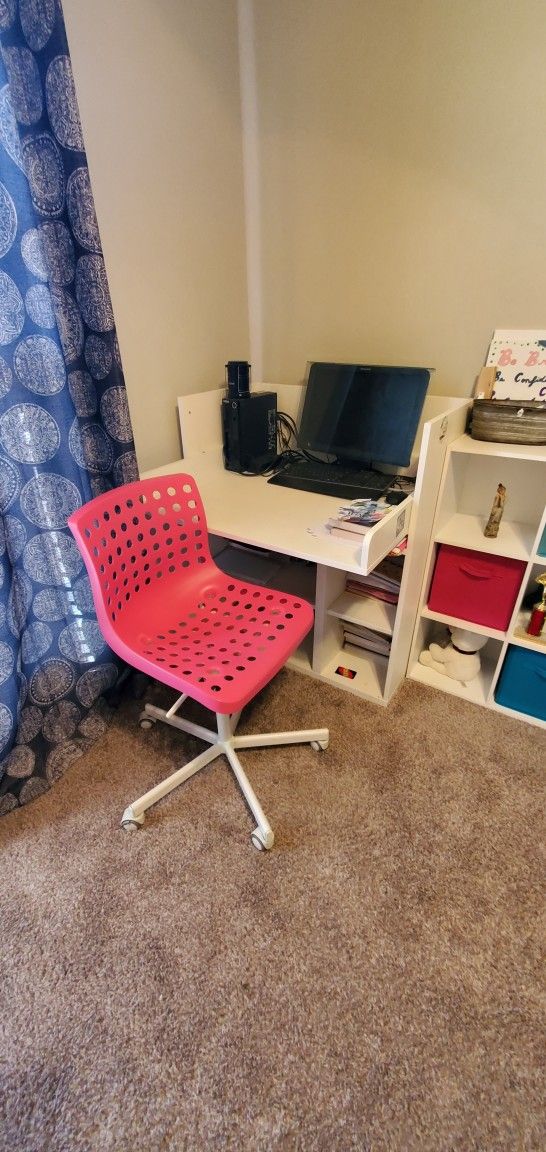 Kids Desk And Chair 