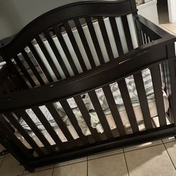 Adjustable Crib 
