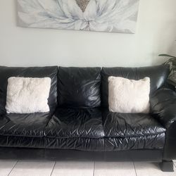 Beautiful Black Leather Sofa !!!