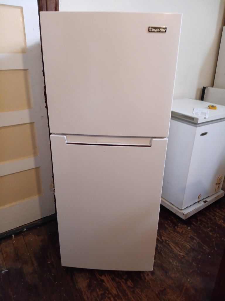 Magic Chef Refrigerator White