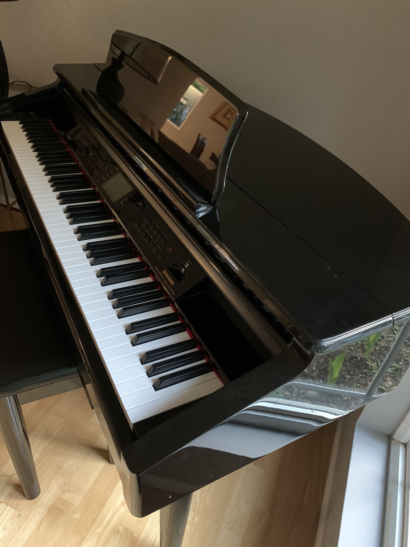 Piano Suzuki MDG-200
